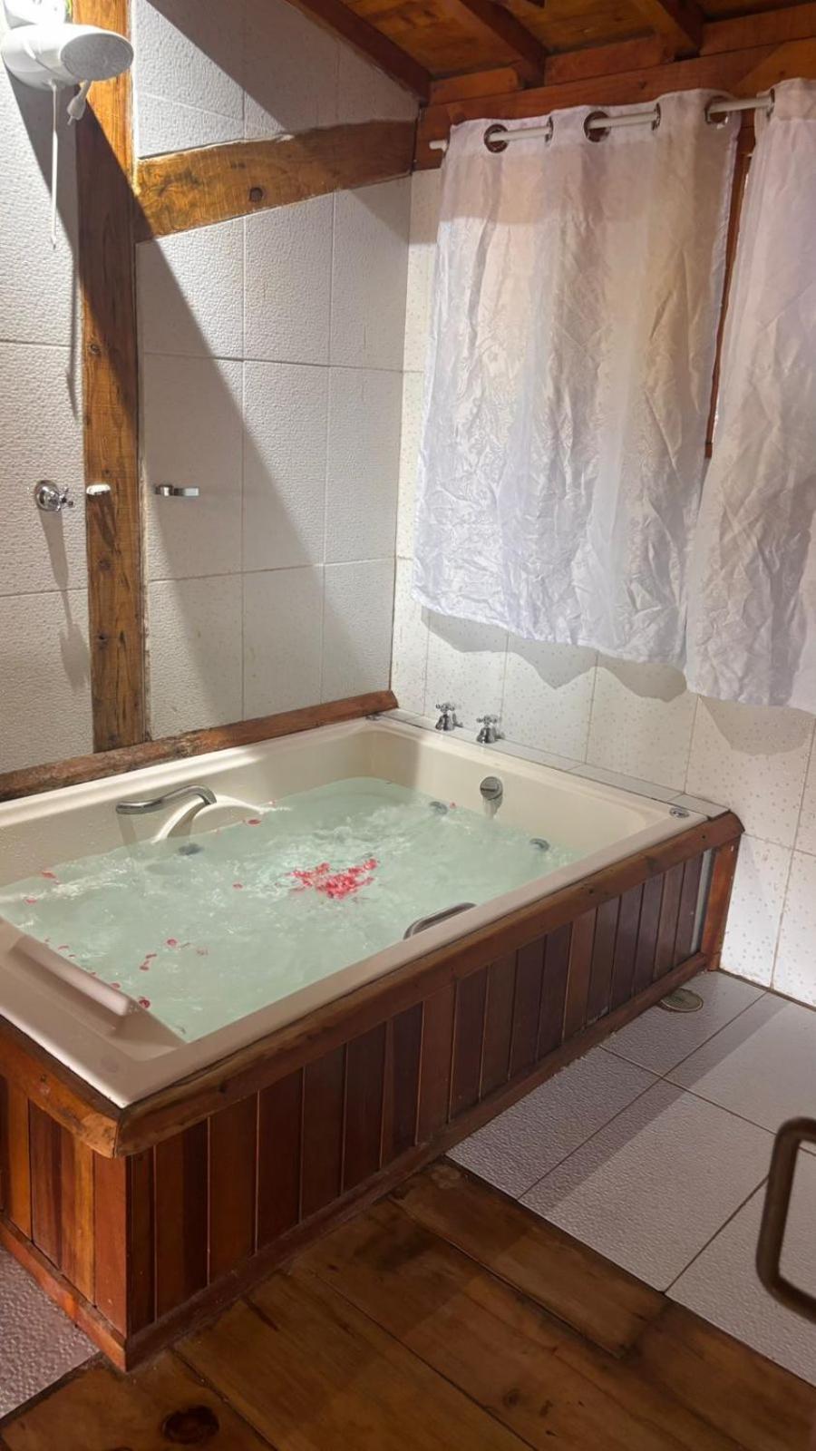 Suite Rustica Aconchego - Com Banheira De Hidromassagem Campos do Jordão Eksteriør bilde